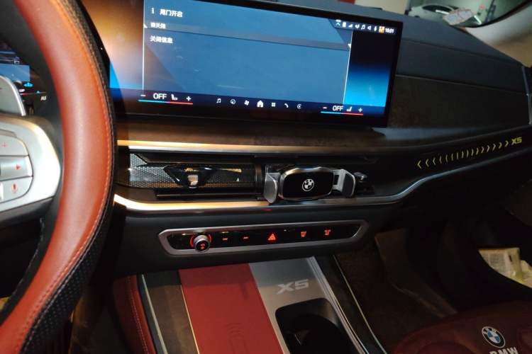 Used BMW X5 2025 Model, xDrive 30Li Prestige M Sport Night Package Audio And AC Panel
