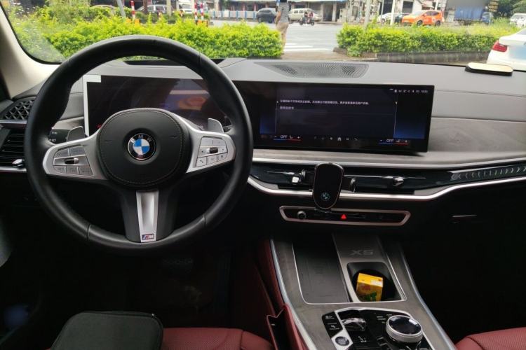 Used BMW X5 2025 Model, xDrive 30Li Prestige M Sport Night Package Center Console