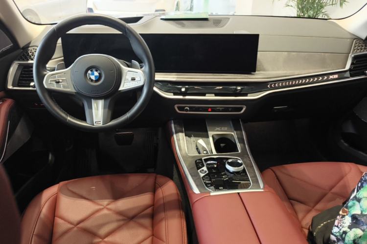 Used BMW X5 2025 Model, xDrive 30Li Prestige M Sport Night Package Center Console