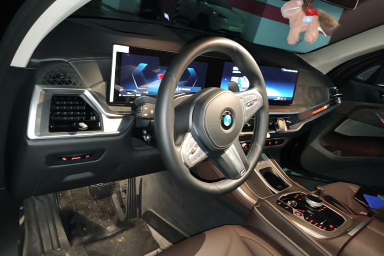 Used BMW X5 2025 Model, xDrive 30Li Prestige M Sport Night Package Center Console
