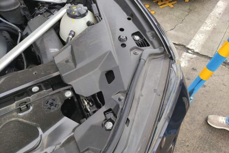 Used BMW X5 2025 Model, xDrive 30Li Prestige M Sport Night Package Engine Bay Left