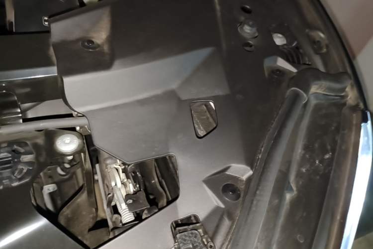 Used BMW X5 2025 Model, xDrive 30Li Prestige M Sport Night Package Engine Bay Left