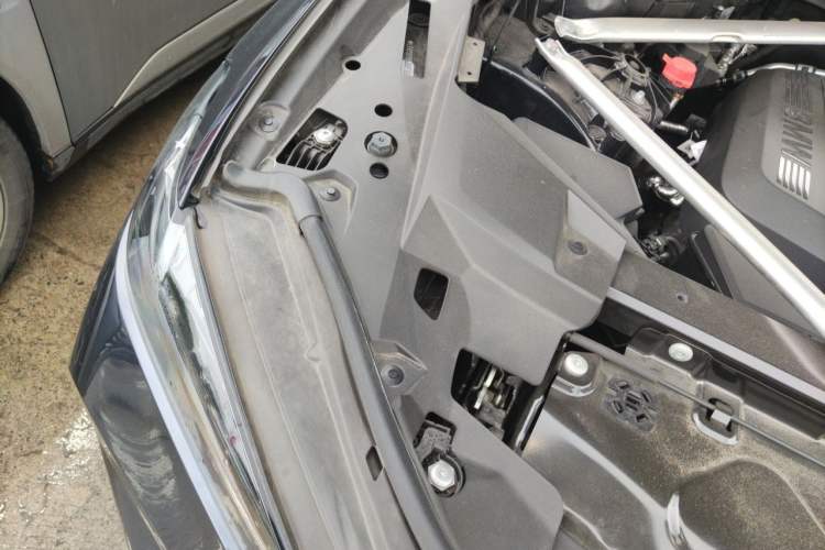 Used BMW X5 2025 Model, xDrive 30Li Prestige M Sport Night Package Engine Bay Right