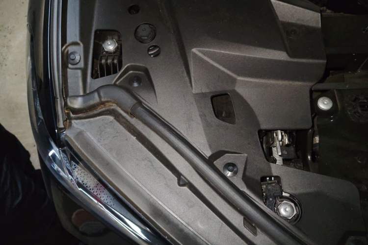 Used BMW X5 2025 Model, xDrive 30Li Prestige M Sport Night Package Engine Bay Right