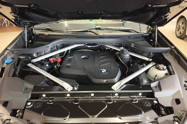 Used BMW X5 2025 Model, xDrive 30Li Prestige M Sport Night Package Engine Bay