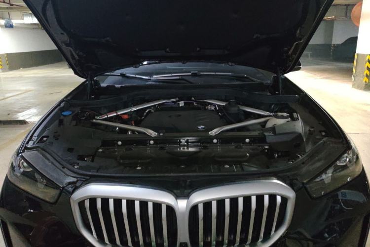 Used BMW X5 2025 Model, xDrive 30Li Prestige M Sport Night Package Engine Bay