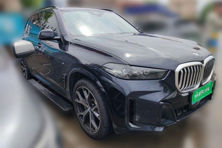 Used BMW X5 2025 Model, xDrive 30Li Prestige M Sport Night Package Front Right 45 Deg