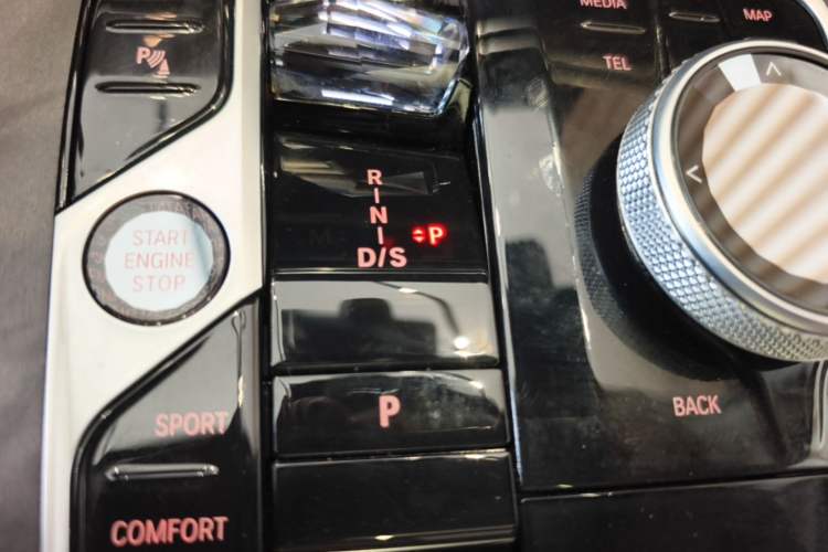 Used BMW X5 2025 Model, xDrive 30Li Prestige M Sport Night Package Gear Lever