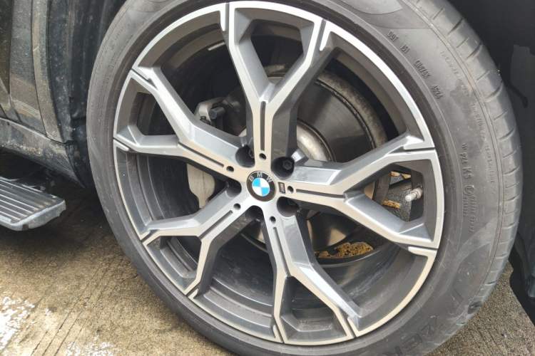 Used BMW X5 2025 Model, xDrive 30Li Prestige M Sport Night Package Right Front Wheel Hub