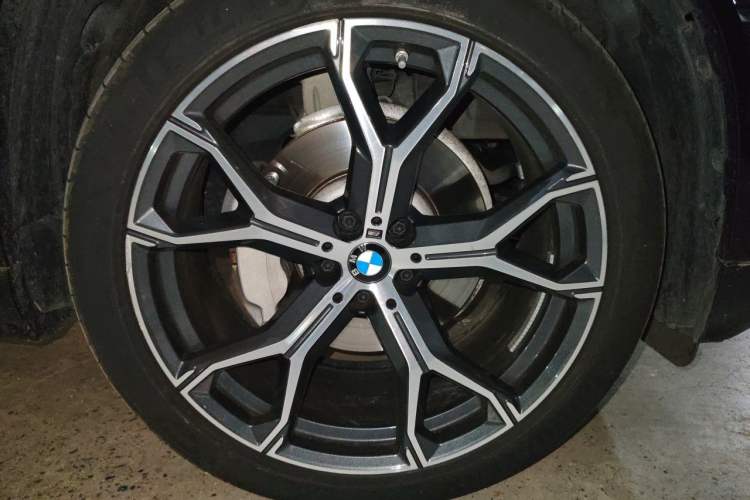 Used BMW X5 2025 Model, xDrive 30Li Prestige M Sport Night Package Right Front Wheel Hub