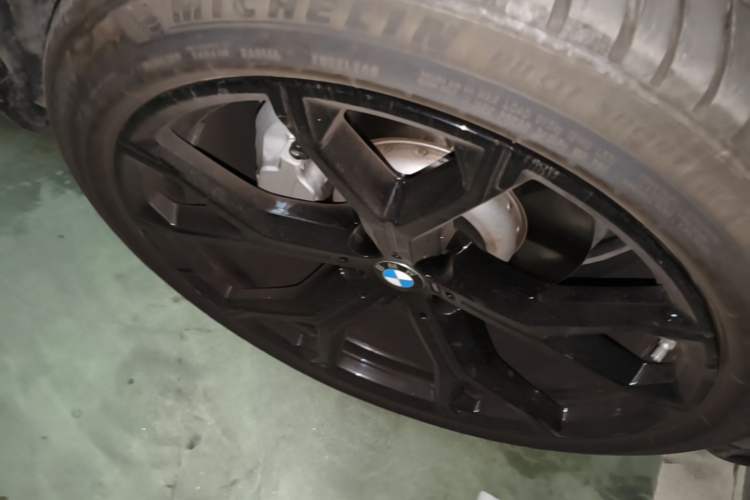 Used BMW X5 2025 Model, xDrive 30Li Prestige M Sport Night Package Right Front Wheel Hub