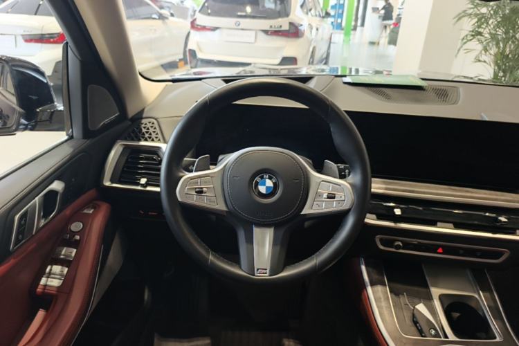Used BMW X5 2025 Model, xDrive 30Li Prestige M Sport Night Package Steering Wheel