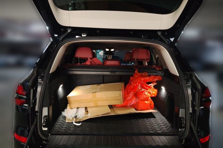 Used BMW X5 2025 Model, xDrive 30Li Prestige M Sport Night Package Trunk