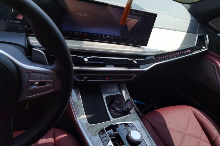 Used BMW X5 2026 Model, Facelifted xDrive 40Li M Sport Night Package Audio And AC Panel