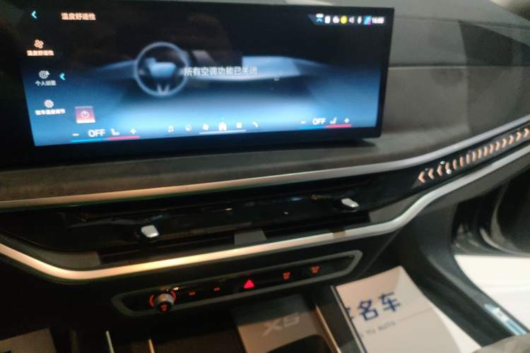 Used BMW X5 2025 Model, xDrive 30Li Prestige M Sport Night Package Audio And AC Panel