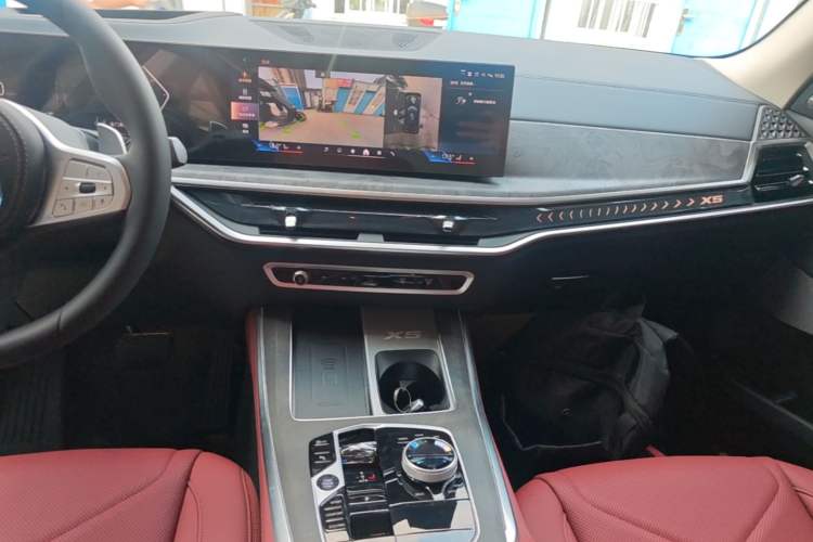 Used BMW X5 2026 Model, xDrive 30Li Prestige M Sport Night Package Audio And AC Panel