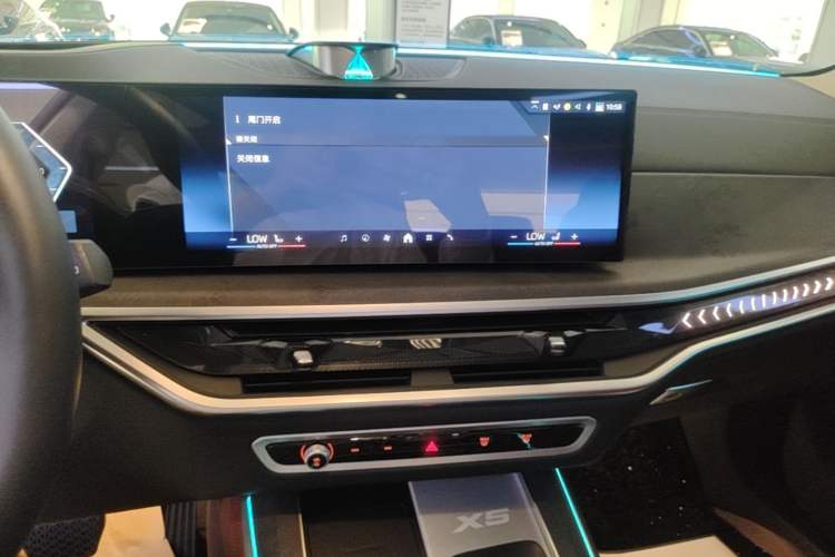 Used BMW X5 2026 Model, xDrive 30Li Prestige M Sport Night Package Audio And AC Panel