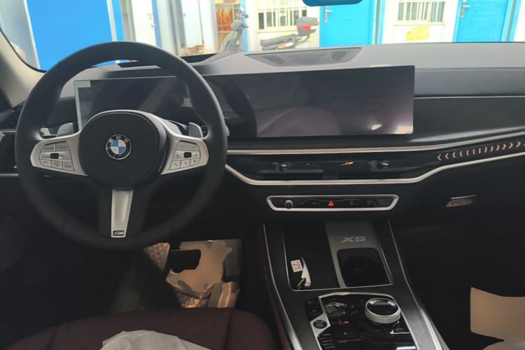 Used BMW X5 2026 Model, Facelifted xDrive 30Li Premium M Sport Night Package Center Console