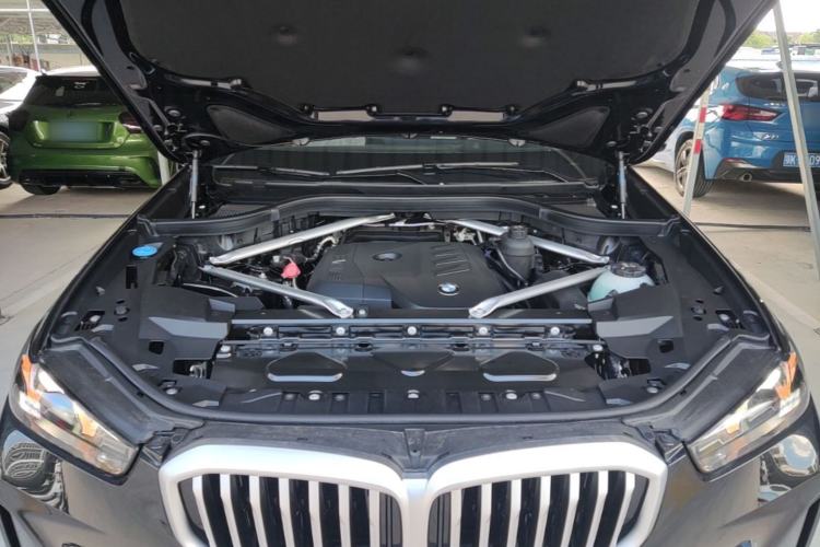 Used BMW X5 2026 Model, Facelifted xDrive 30Li Premium M Sport Night Package Engine Bay
