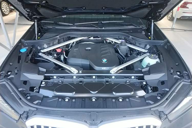 Used BMW X5 2026 Model, Facelifted xDrive 30Li Premium M Sport Night Package Engine Bay