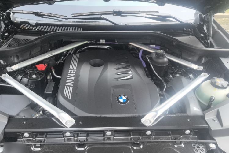 Used BMW X5 2026 xDrive 40Li Horse Year Edition Engine Bay