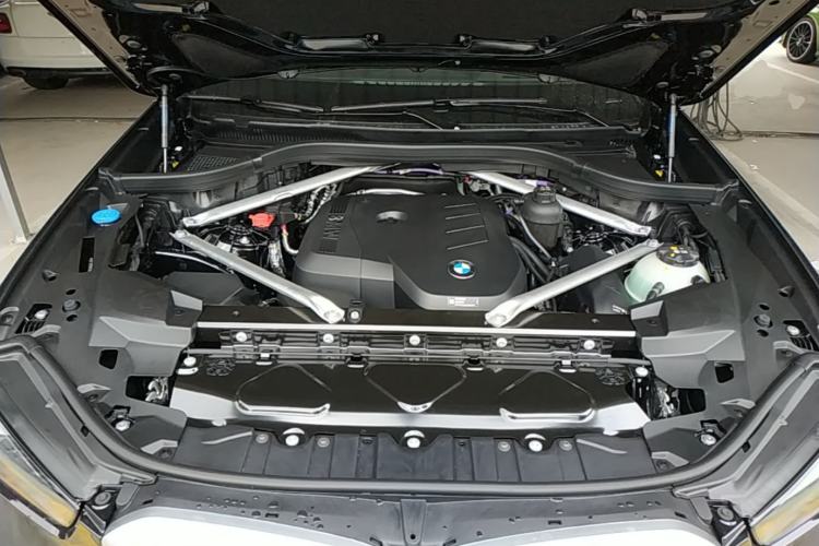 Used BMW X5 2026 Model, Facelifted xDrive 30Li Premium M Sport Night Package Engine Bay