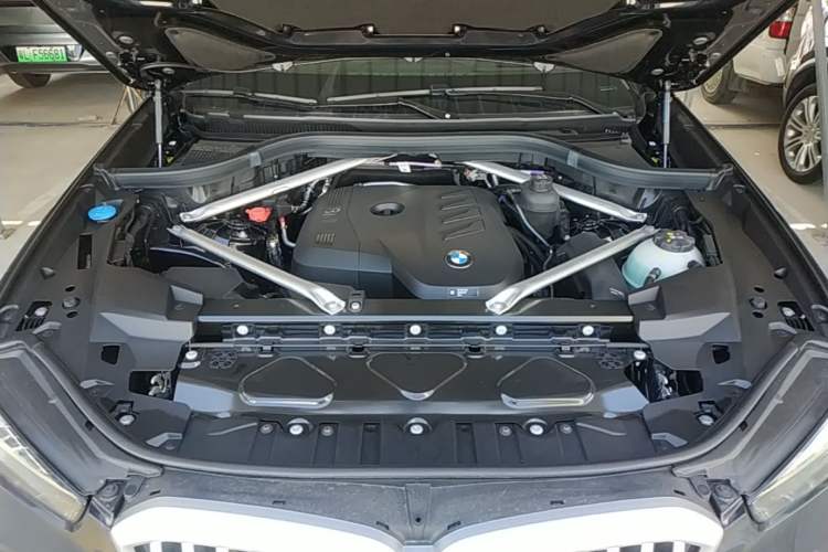 Used BMW X5 2026 Model, Facelifted xDrive 30Li Premium M Sport Night Package Engine Bay