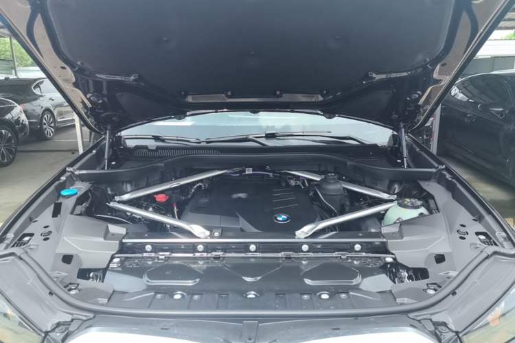 Used BMW X5 2026 Model, Facelifted xDrive 30Li Premium M Sport Night Package Engine Bay