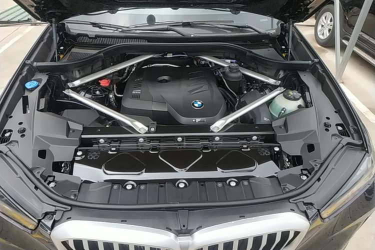 Used BMW X5 2026 Model, Facelifted xDrive 30Li Premium M Sport Night Package Engine Bay
