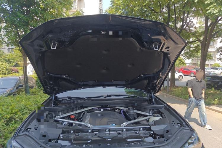 Used BMW X5 2026 Model, Facelifted xDrive 40Li M Sport Night Package Engine Bay