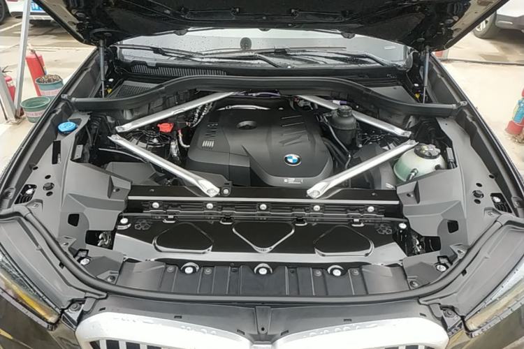 Used BMW X5 2026 Model, Facelifted xDrive 30Li Premium M Sport Night Package Engine Bay