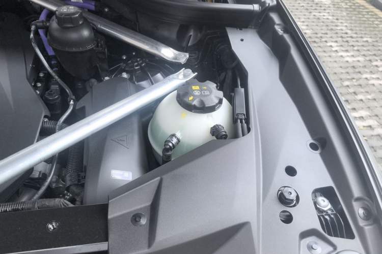Used BMW X5 2026 xDrive 40Li Horse Year Edition Engine Bay Left