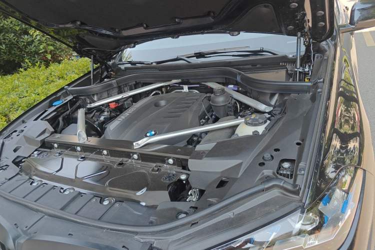 Used BMW X5 2026 Model, Facelifted xDrive 40Li M Sport Night Package Engine Bay Left