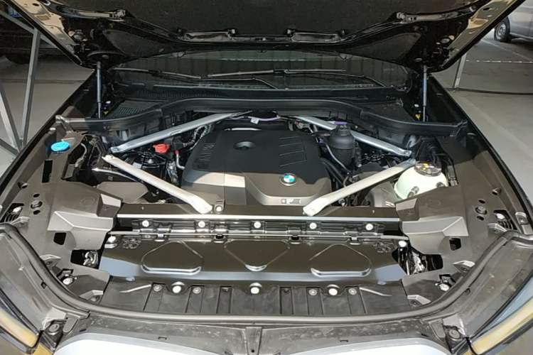 Used BMW X5 2026 Model, Facelifted xDrive 30Li Premium M Sport Night Package Engine Bay
