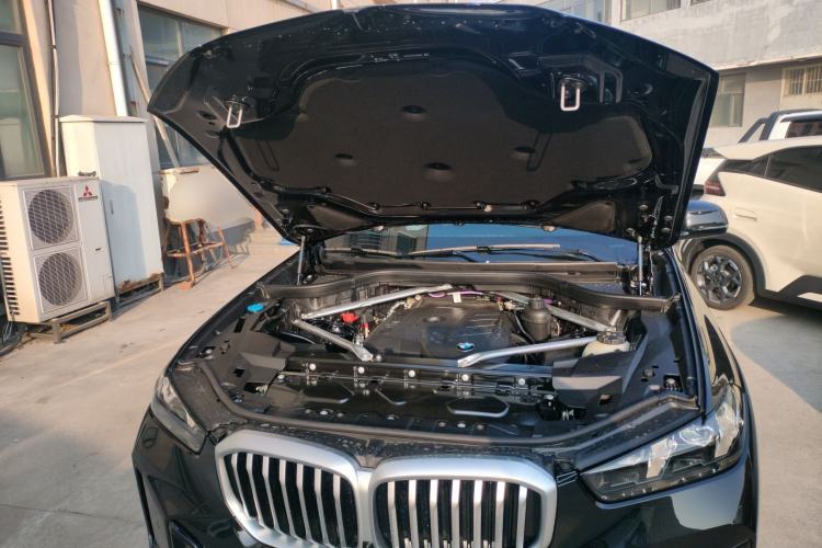 Used BMW X5 2026 Model, Facelifted xDrive 30Li Premium M Sport Night Package Engine Bay
