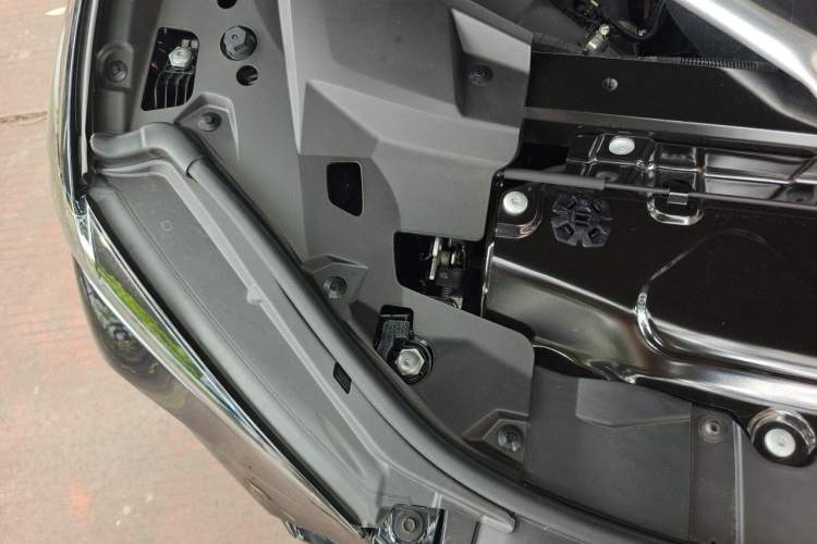 Used BMW X5 2026 Model, Facelifted xDrive 40Li M Sport Night Package Engine Bay Right