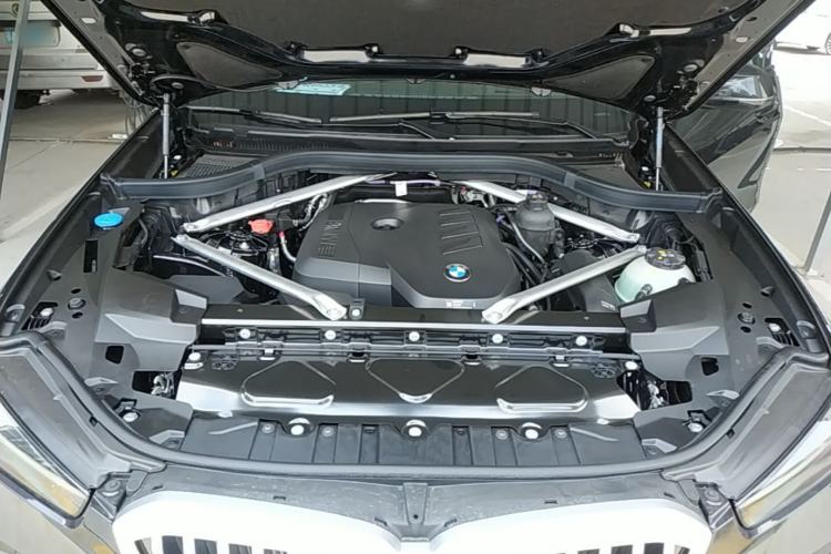 Used BMW X5 2026 Model, Facelifted xDrive 30Li Premium M Sport Night Package Engine Bay
