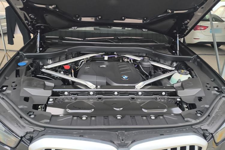 Used BMW X5 2026 Model, Facelifted xDrive 30Li Premium M Sport Night Package Engine Bay
