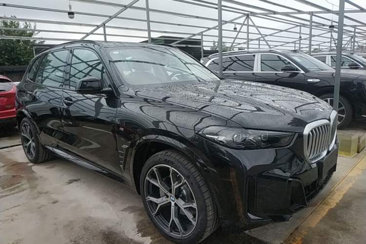 Used BMW X5 2026 Model, Facelifted xDrive 30Li Premium M Sport Night Package Exterior 1