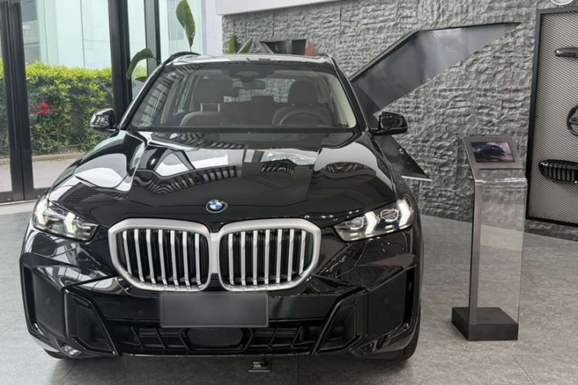 Used BMW X5 2026 Model, Facelifted xDrive 30Li Premium M Sport Night Package Exterior 1