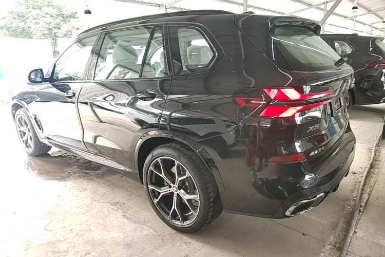 Used BMW X5 2026 Model, xDrive 30Li Prestige M Sport Night Package Exterior 2
