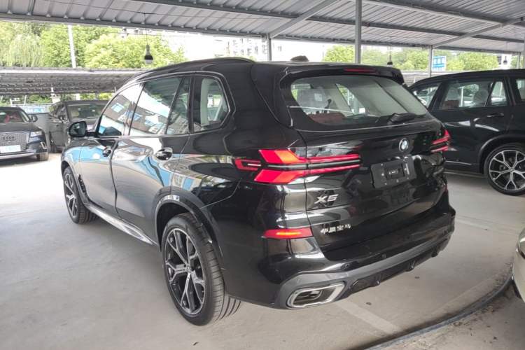 Used BMW X5 2026 Model, Facelifted xDrive 30Li Premium M Sport Night Package Exterior 2