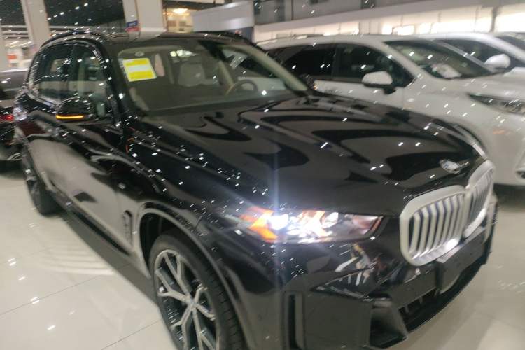 Used BMW X5 2025 Model, xDrive 30Li Prestige M Sport Night Package Exterior 2