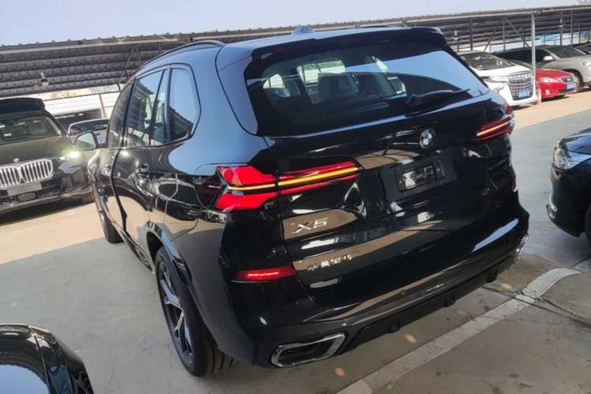 Used BMW X5 2026 Model, Facelifted xDrive 30Li Premium M Sport Night Package Exterior 2