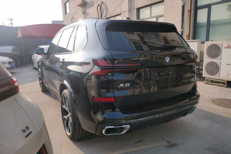 Used BMW X5 2026 Model, Facelifted xDrive 30Li Premium M Sport Night Package Exterior 2