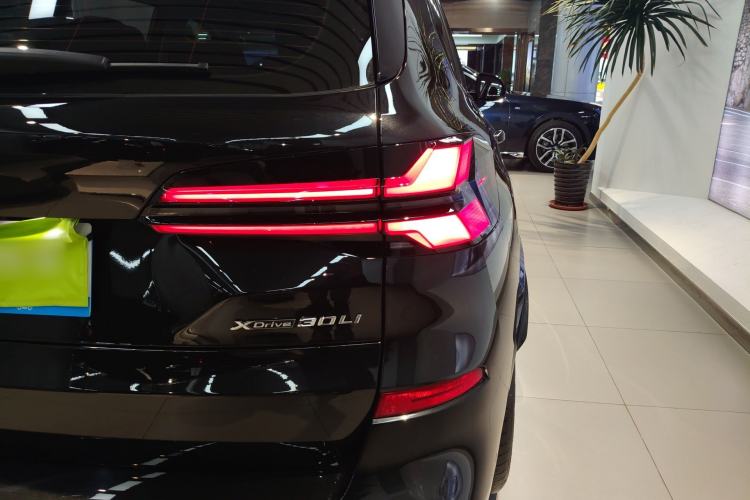 Used BMW X5 2026 Model, xDrive 30Li Prestige M Sport Night Package Exterior 3