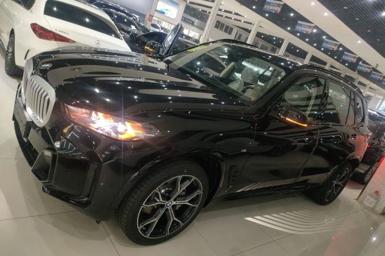 Used BMW X5 2025 Model, xDrive 30Li Prestige M Sport Night Package Exterior 3