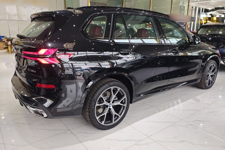 Used BMW X5 2025 Model, xDrive 30Li Prestige M Sport Night Package Exterior 3