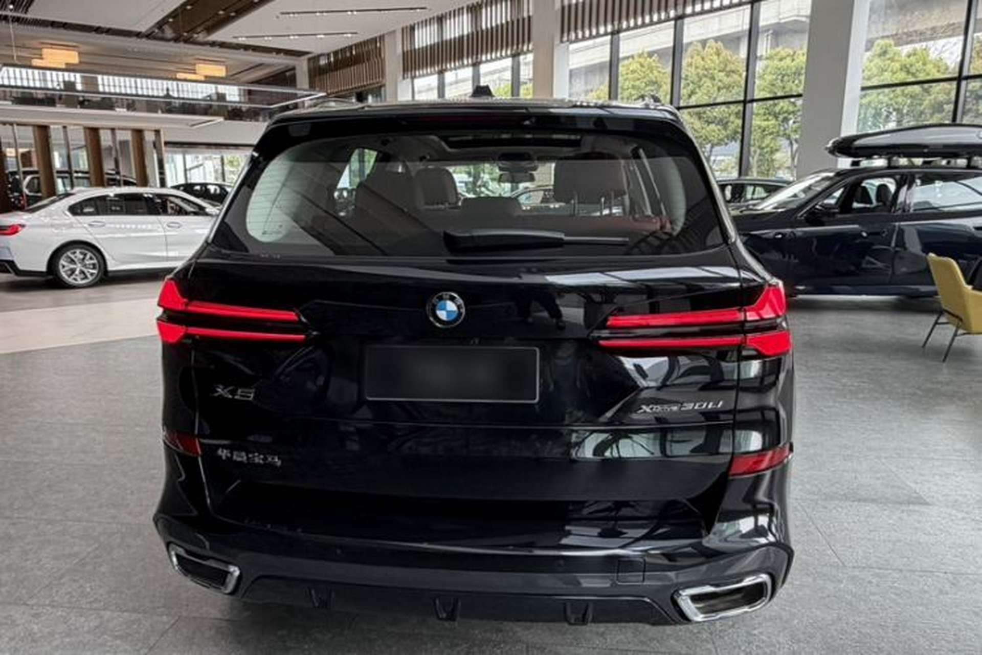 Used BMW X5 2026 Model, Facelifted xDrive 30Li Premium M Sport Night Package Exterior 3