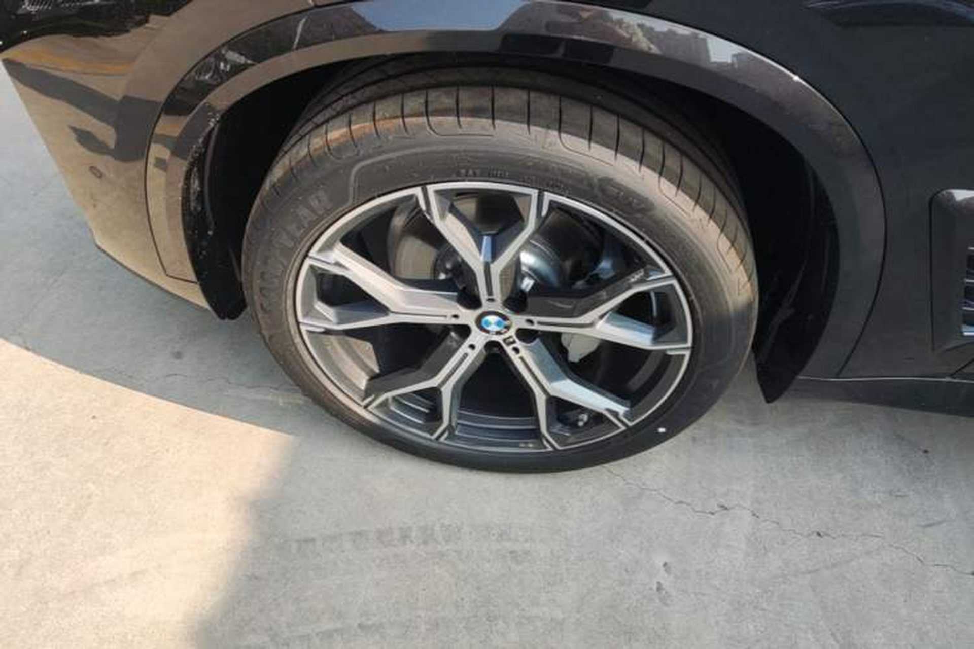 Used BMW X5 2026 Model, Facelifted xDrive 30Li Premium M Sport Night Package Exterior 4